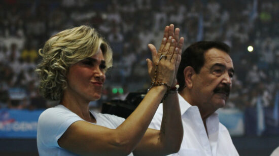 Imagen referencial de la exalcaldesa Cynthia Viteri, junto al líder del PSC, cuando presentaron su candidatura a la reelección, Guayaquil, mayo de 2022.